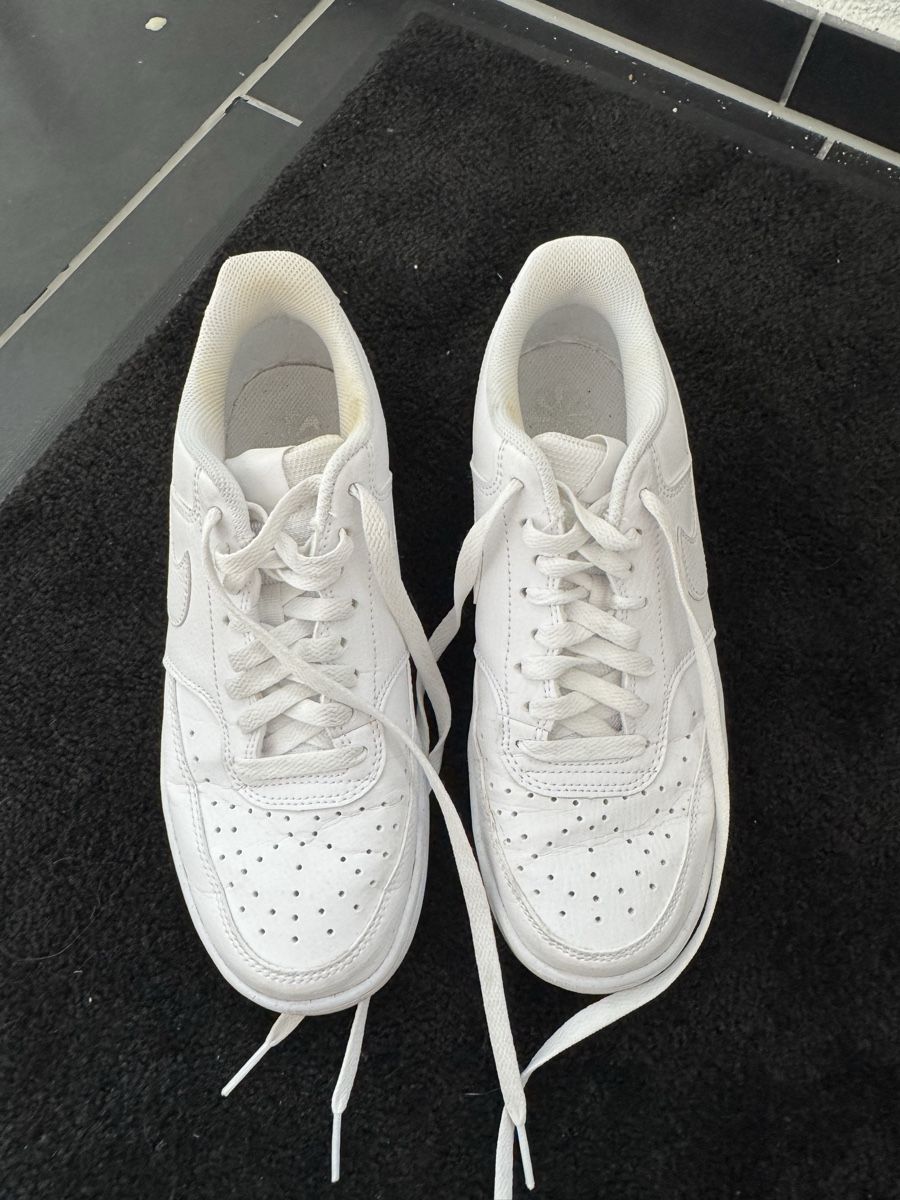 Nike Chaussures hommes: Nike weiss Grösse 39 – D'occasion à Endingen par Corinne_C_B