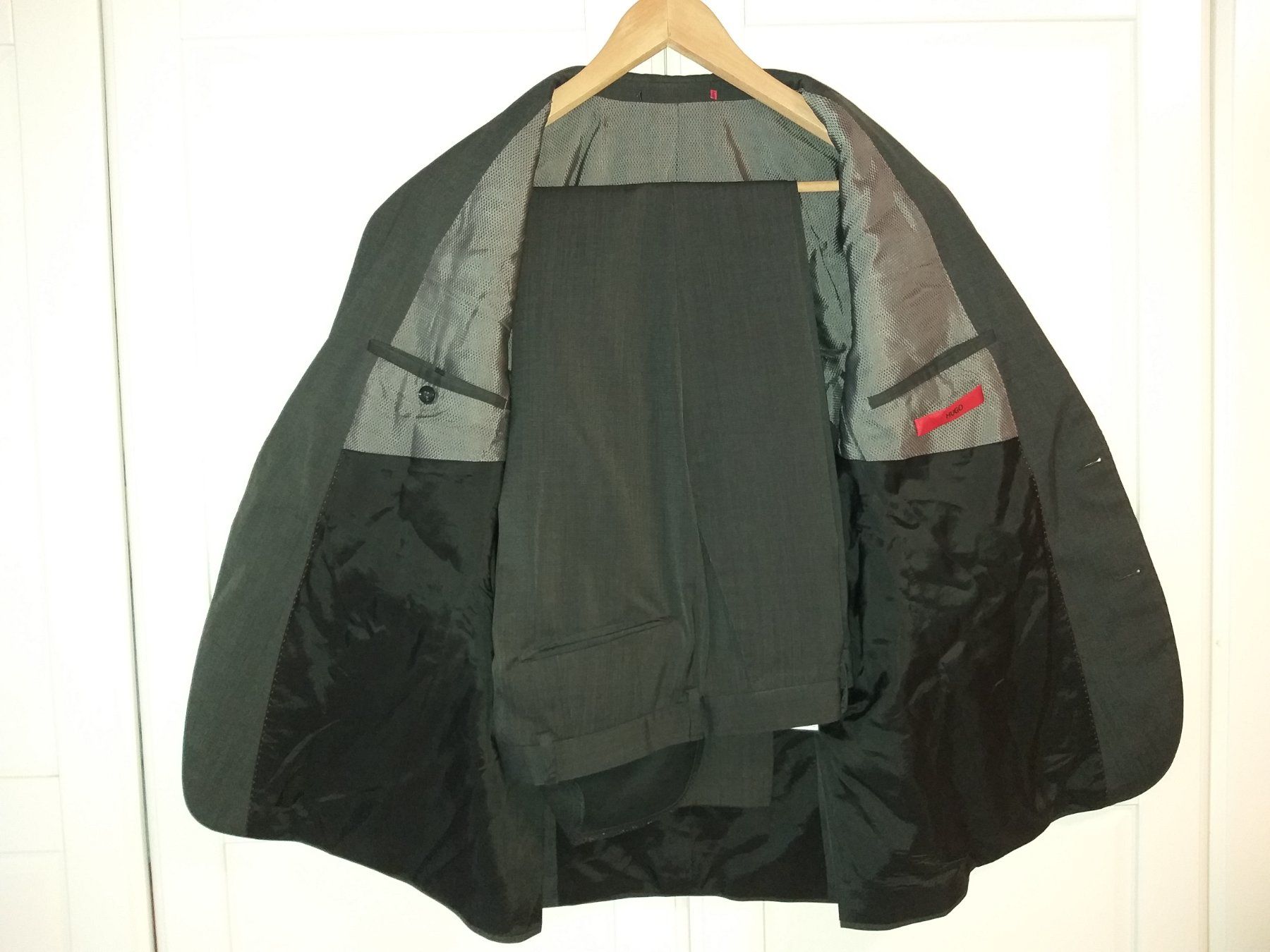 Hugo Boss Completi: Costume/Anzug HUGO BOSS     Taille/Grosse 46 – Usato da Cossonay-ville venduto da Super-Price-Quality 2