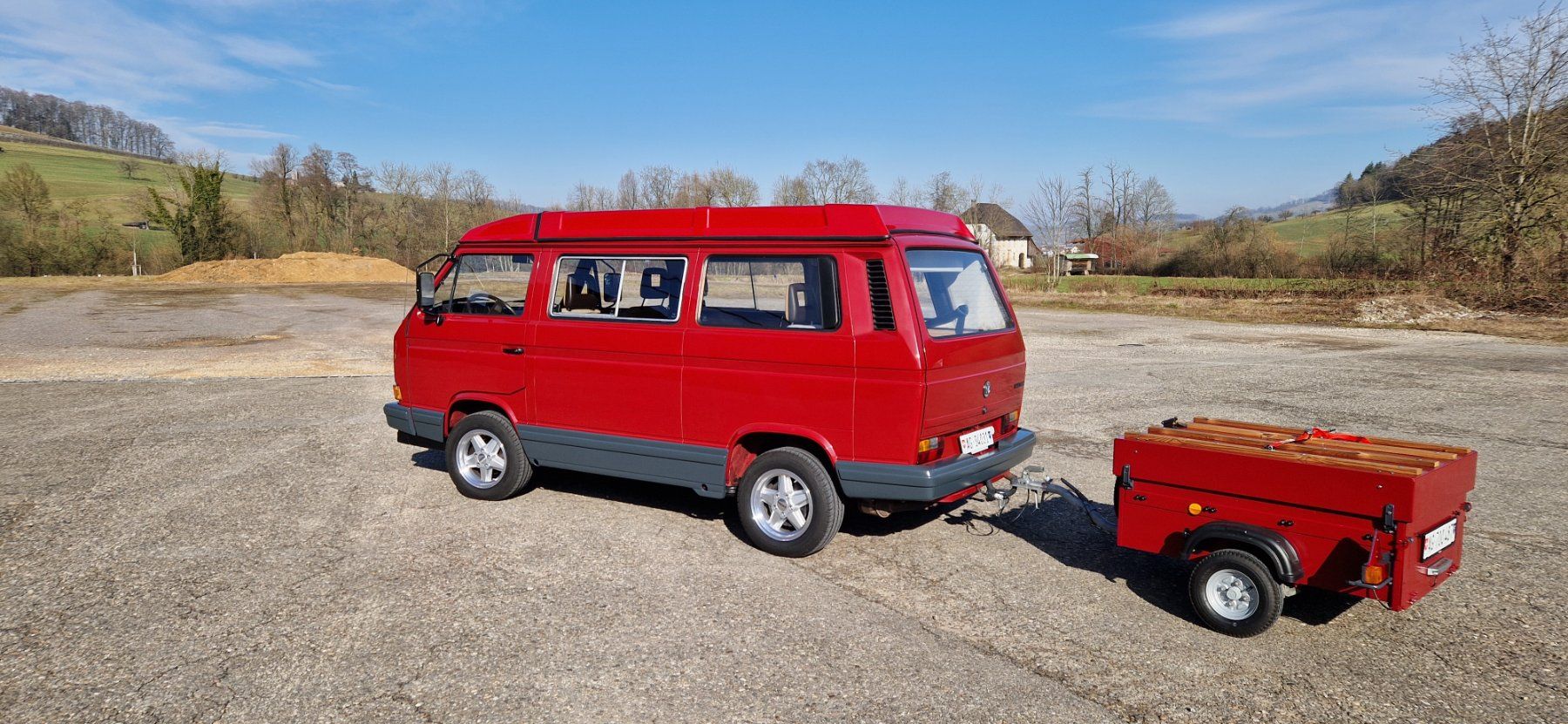 VW Véhicules de camping: VW T3 Multivan mit Aufstelldach und Campinganhänger – D'occasion à Wölflinswil par VAG-DRIVER