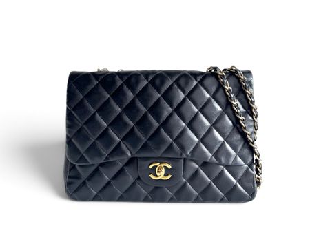 CHANEL Lambskin Quilted Jumbo Single Flap Tasche