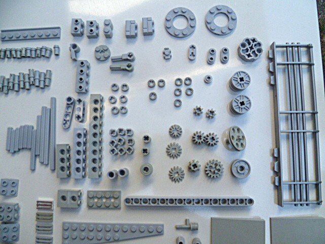 Lego Kit di costruzioni: 1 Set Lego - Ersatzteile div. grau – Usato da Effretikon venduto da Heimstudio 4