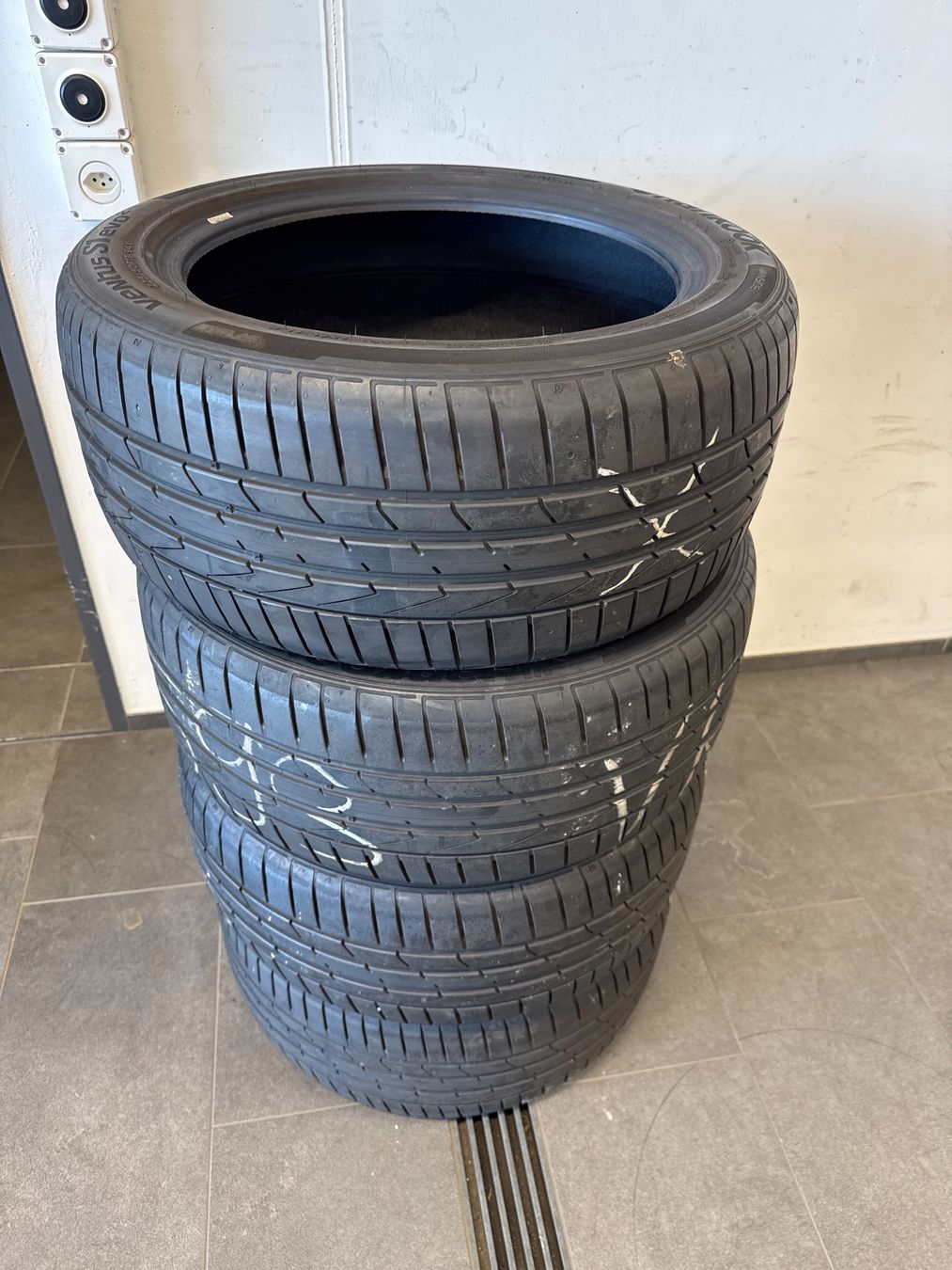 Hankook Pneumatici & Ruote complete: Sommerreifen  Hankook – Usato da Schenkon venduto da poesip1
