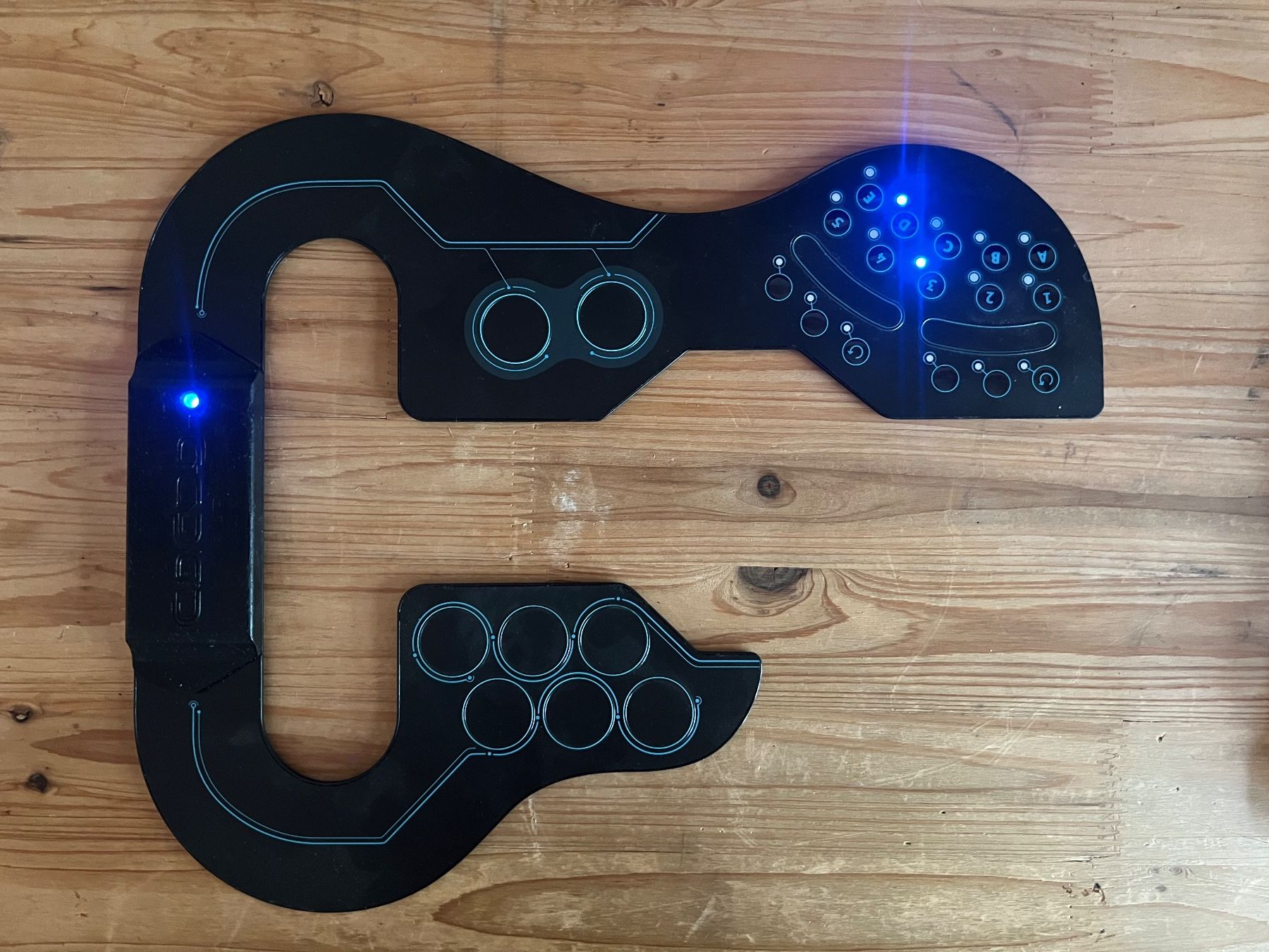 Musikinstrumente: ACPAD Wireless Midi Controller für Akustikgitarren – Gebraucht aus Zürich von flobachofner