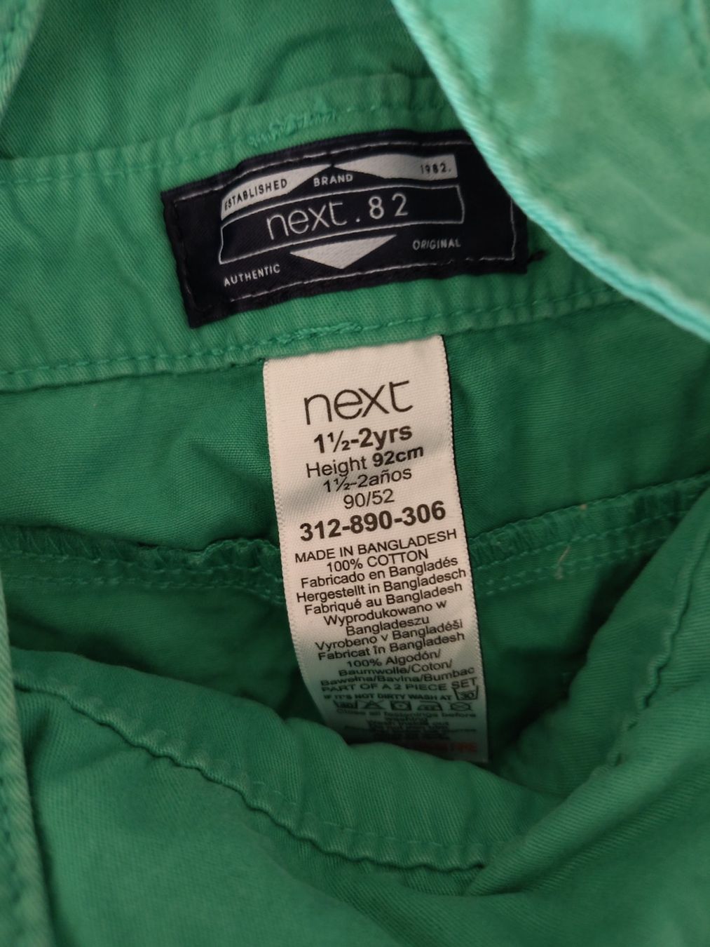 Hosen: Grüne robuste kurze Latzhose, Grösse 92 – Gebraucht aus Jona von tschounaess 2