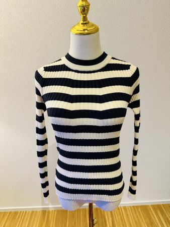 Light sweater size XS/S
