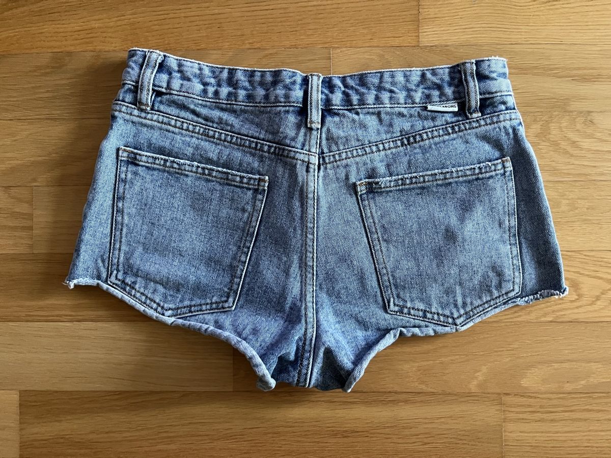 Billabong Pantaloni: Billabong Jeans Shorts, Gr. 28 – Usato da Frauenfeld venduto da heyLani 1