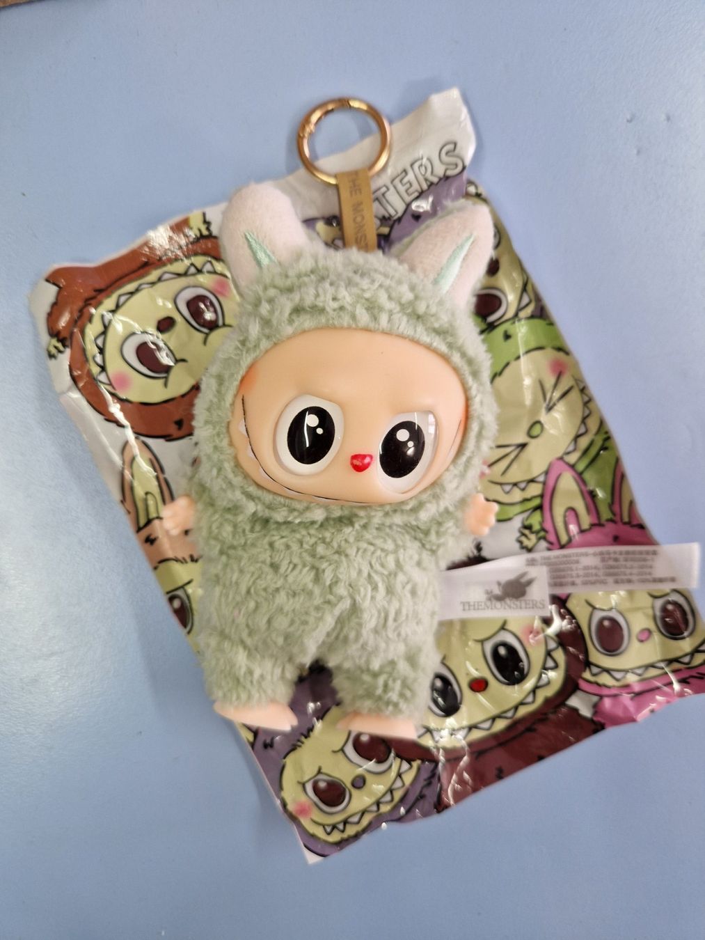 Statuette: Labubu VERT peluche monsters 17 cm  NEUF – Nuovo e nell'imballaggio originale da St-Imier venduto da goodber 1