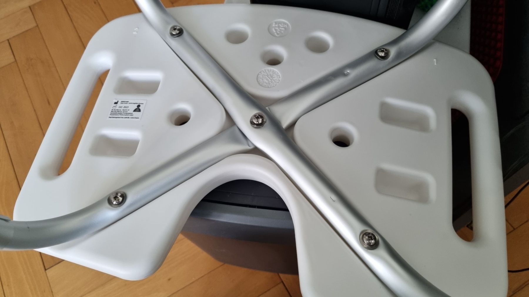 Sgabelli: Tabouret de douche blanc – Usato da La Chaux-de-Fonds venduto da mikilo1 2