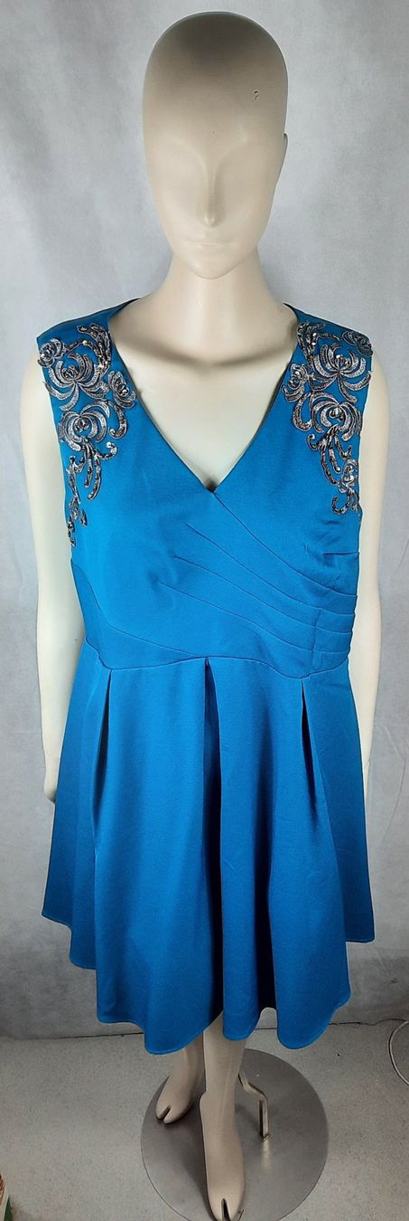 Kleider: LITTLE MISTRESS Plus Size Blaugrün Crossover Kleid Gr48 – Gebraucht aus Seuzach von VT-Collections2 1