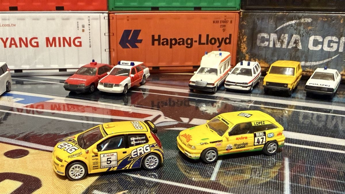 Modellautos: 11  1:87 Modell Cars – Gebraucht aus Basel von Zomeg 2