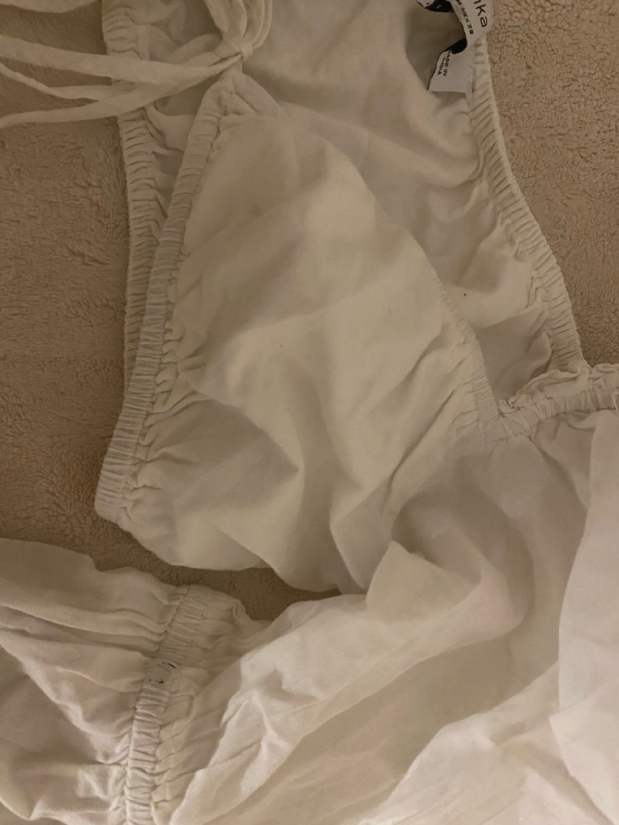 Bershka Top: Crop top blanc Bershka, dentelle, M – Usato da Vésenaz venduto da gau_v6pf 4