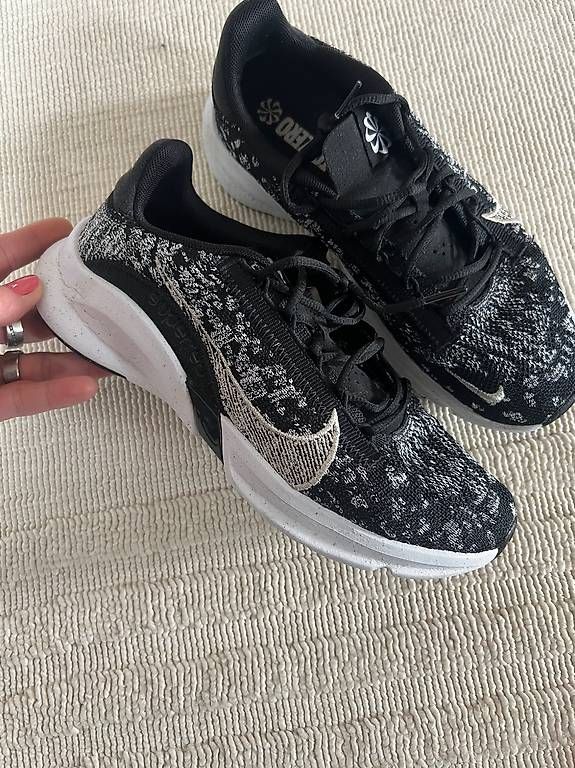 Nike Scarpe da donna: Nike Schuhe – Usato da Bösingen venduto da daimen99