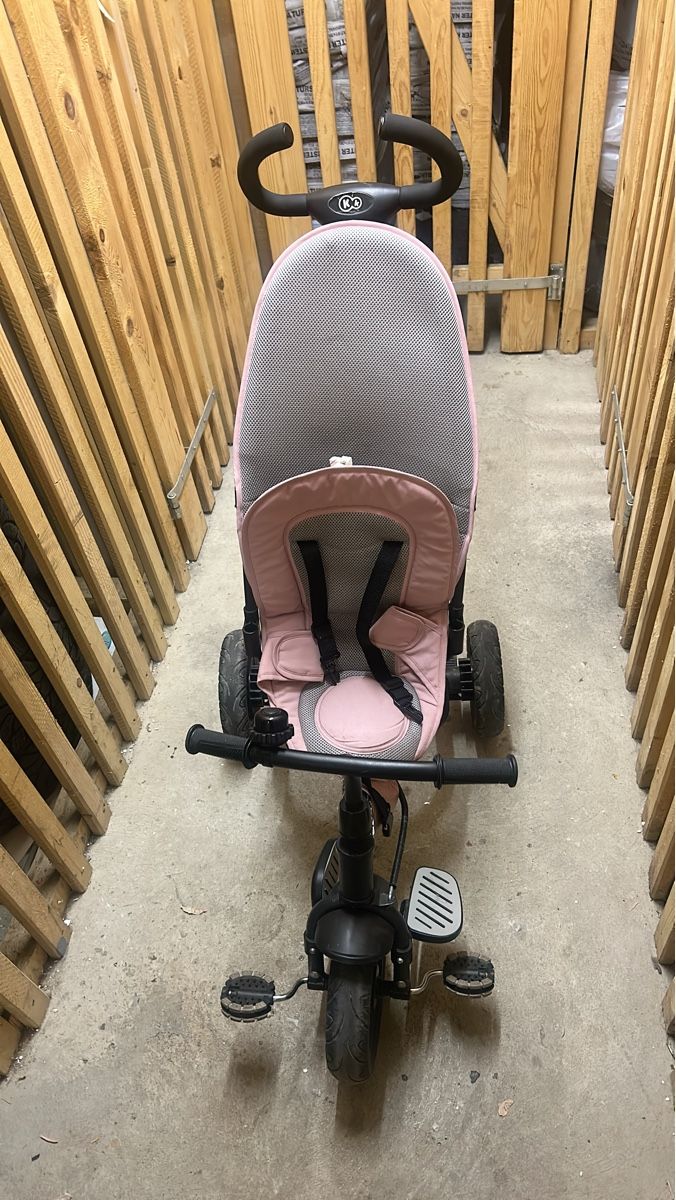 Véhicules pour enfants: Kinder Dreirad Sitzauflage rosa – D'occasion à Granges-Paccot par ner_yjm2