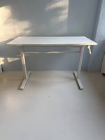 Höhenverstellbarer Schreibtisch mit Handkurbel (120x60 cm)