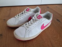 Nike Sneaker