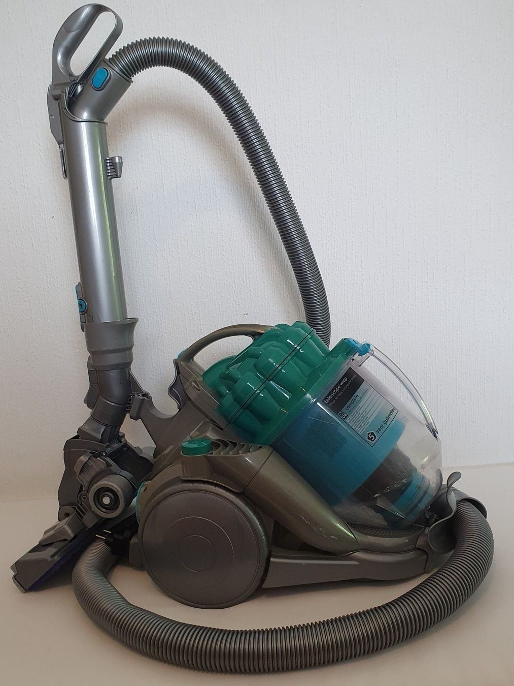 Dyson Staubsauger & Zubehör: Dyson DC08 – Defekt aus Lausanne von