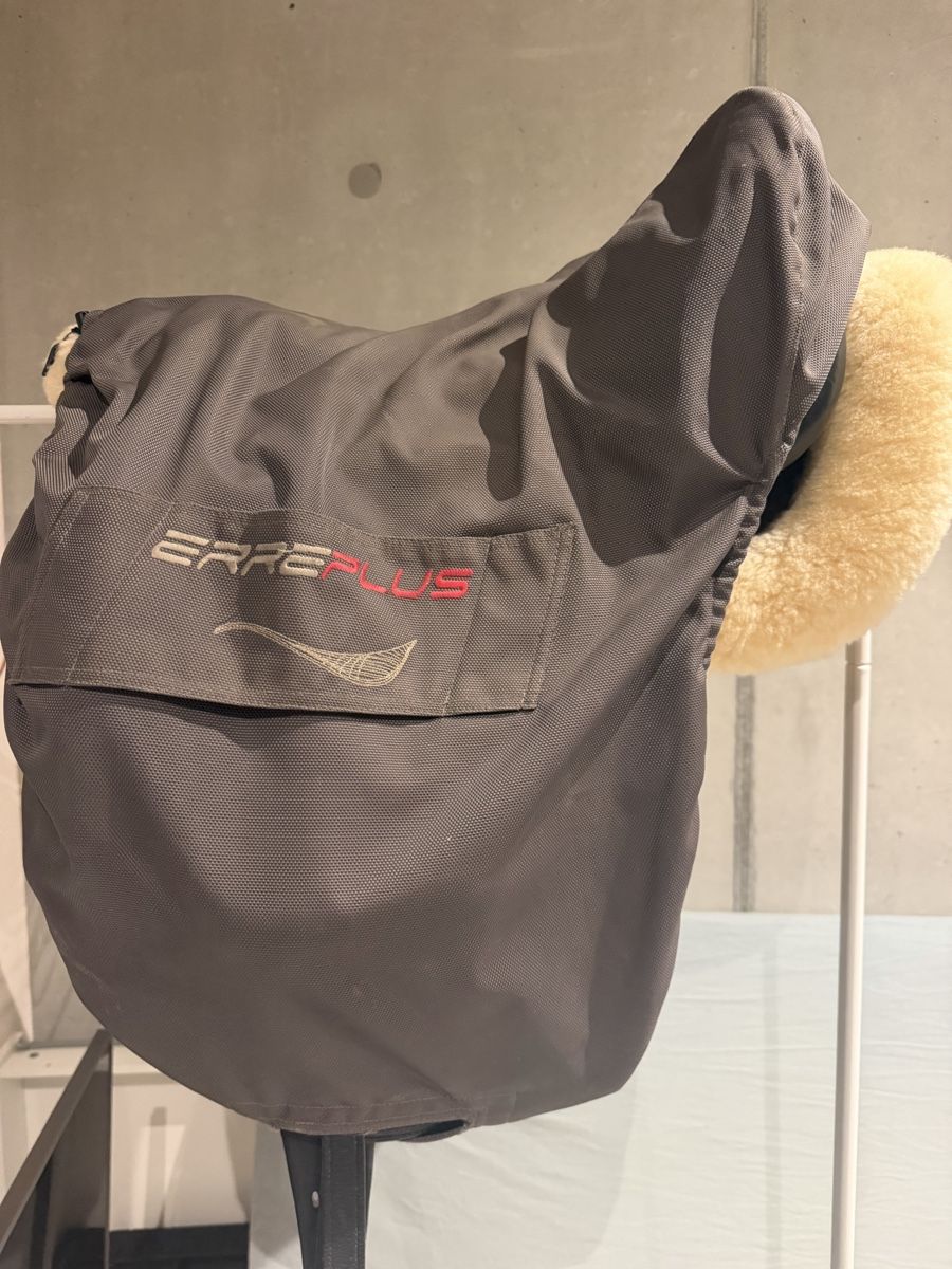 Selles, accessoires: Erreplus Dressursattel – D'occasion à Einigen par Bern73 4