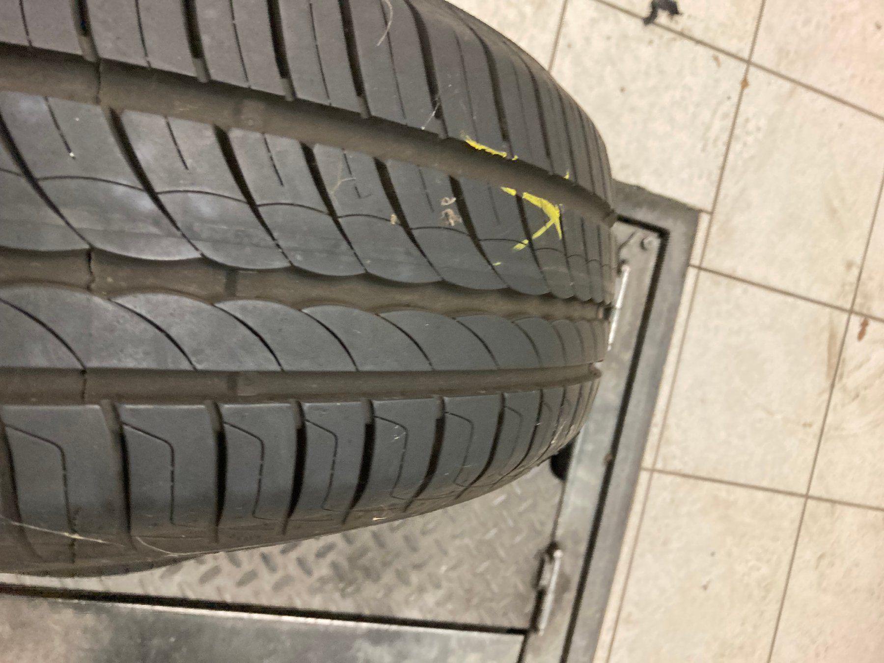 Pirelli Pneus & Kompletträder: 185/65R15 Sommerpneu Pirelli – Gebraucht aus Cham von WB2223 4