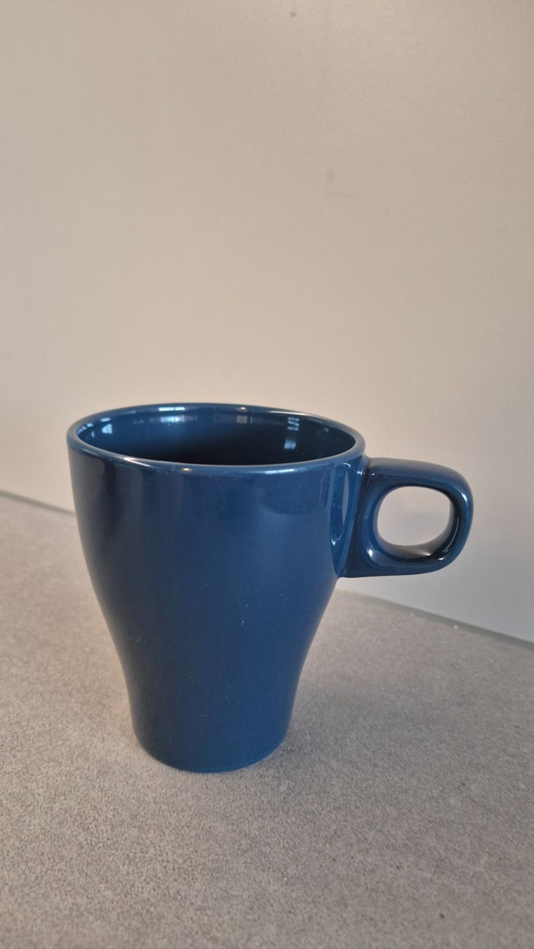 Tasses: Vier farbige Tassen – D'occasion à Bitsch par cka_6hff 5