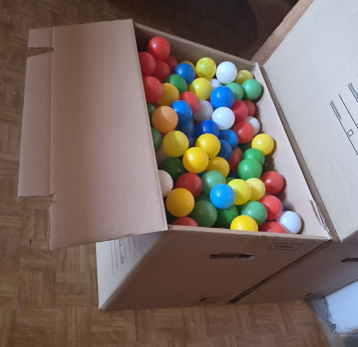 Giocattoli: ca 460 Plastick bälle. – Usato da Ebnet venduto da korsi