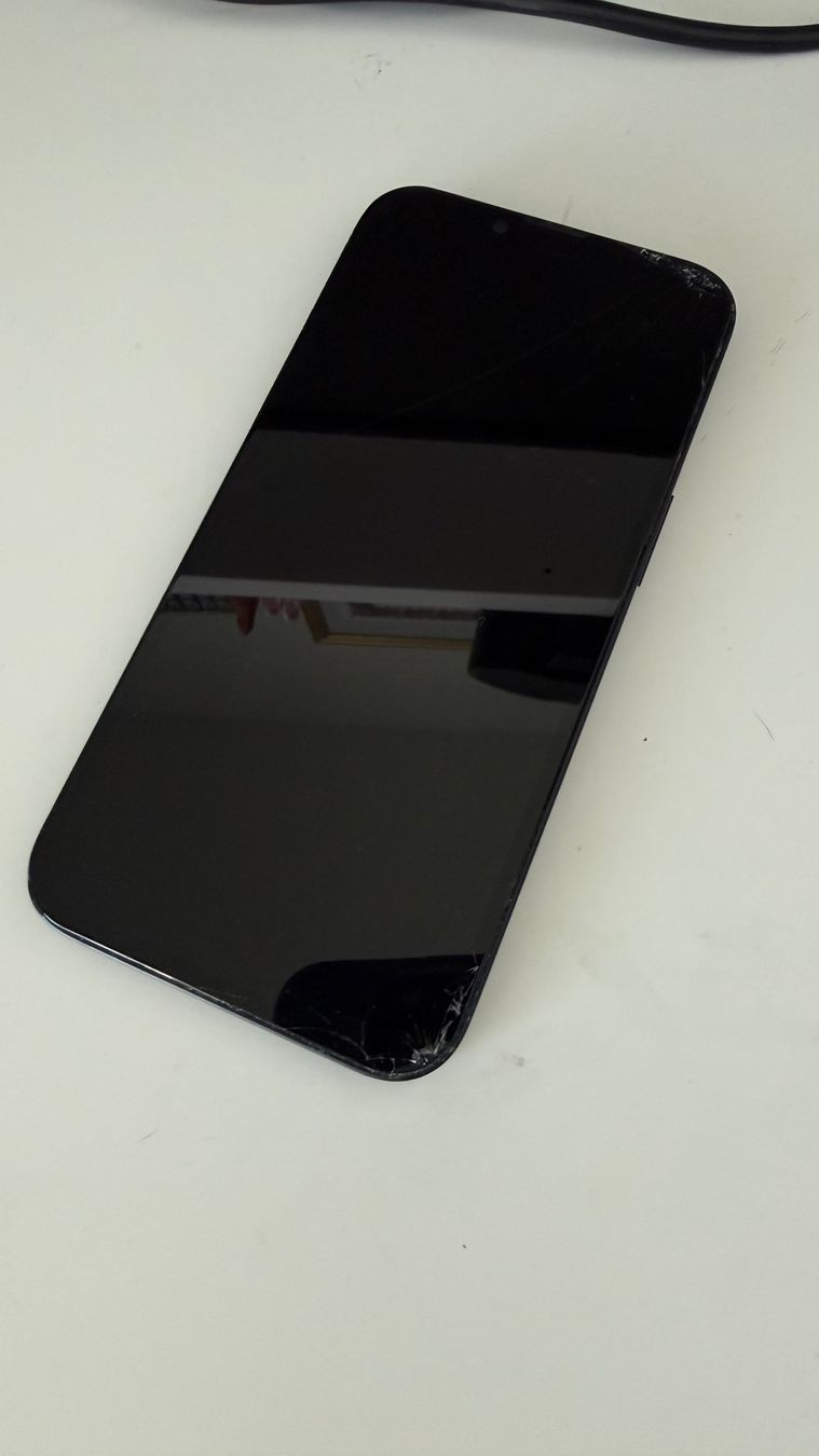 Apple Telefoni cellulari / Smartphones: iPhone 13 noir, 128GB – Usato da La Neuveville venduto da ism_8qnt 1