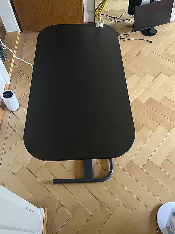 Ikea Schreibtische: Höhenverstellbarer Arbeitstisch – Gebraucht aus Zürich von fic_2yrr 2
