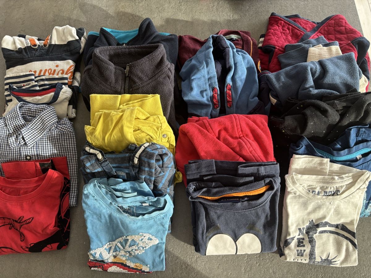 Pulls et sweat-shirts: 18 x pulls taille 98cm – D'occasion à Chapelle-s-Moudon par vanesso