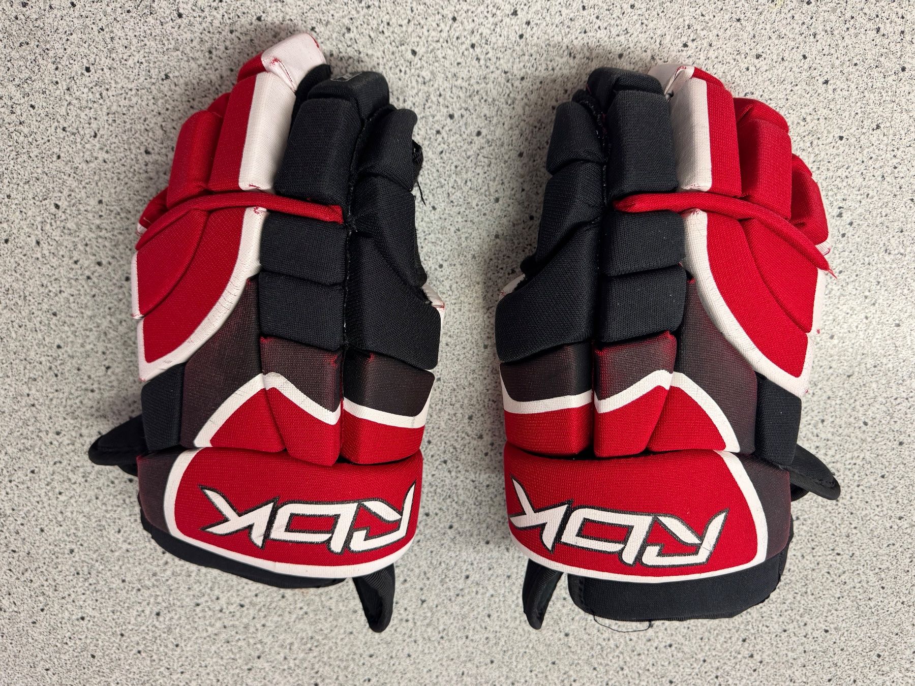 Reebok Handschuhe & Handstulpen: Eishockeyhandschuhe Reebok H62K 14'' – Defekt aus Zürich von pamleano