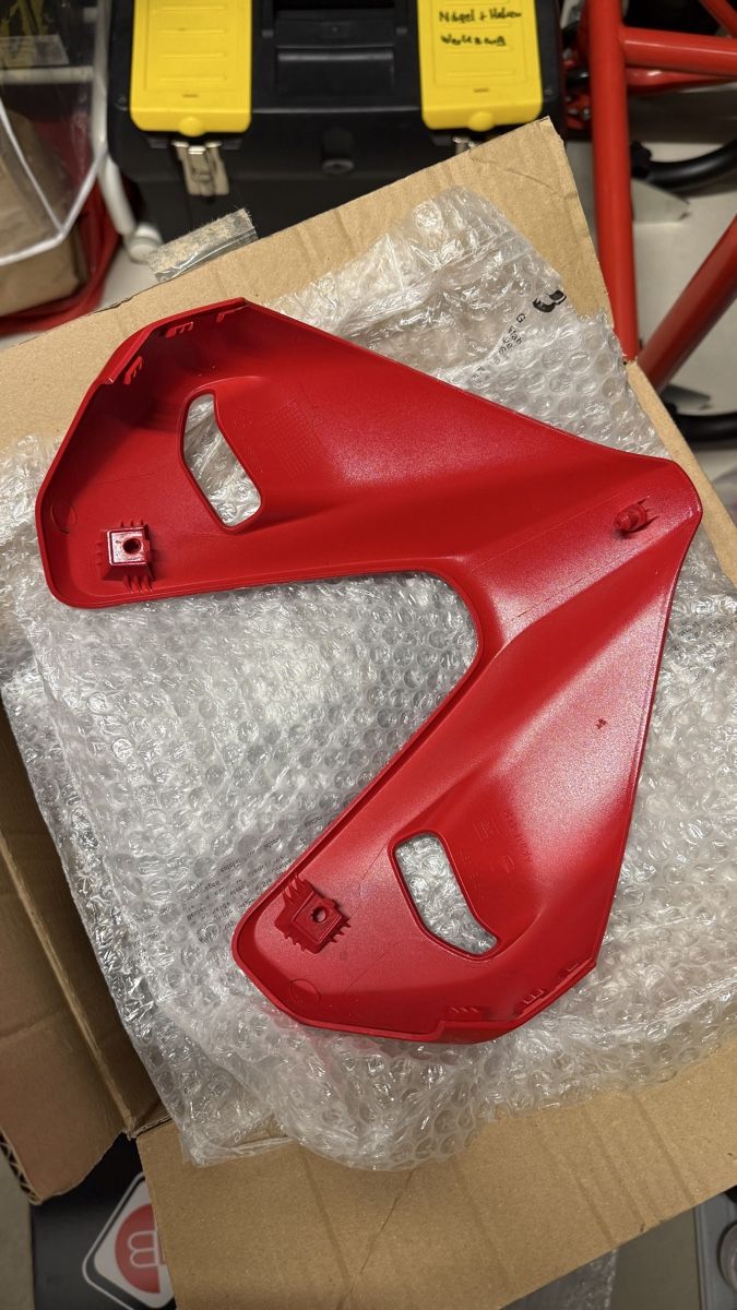 Ducati Alle Motorradersatzteile: Ducati Streetfighter Front Maske – Gebraucht aus Reinach BL von toobi 3