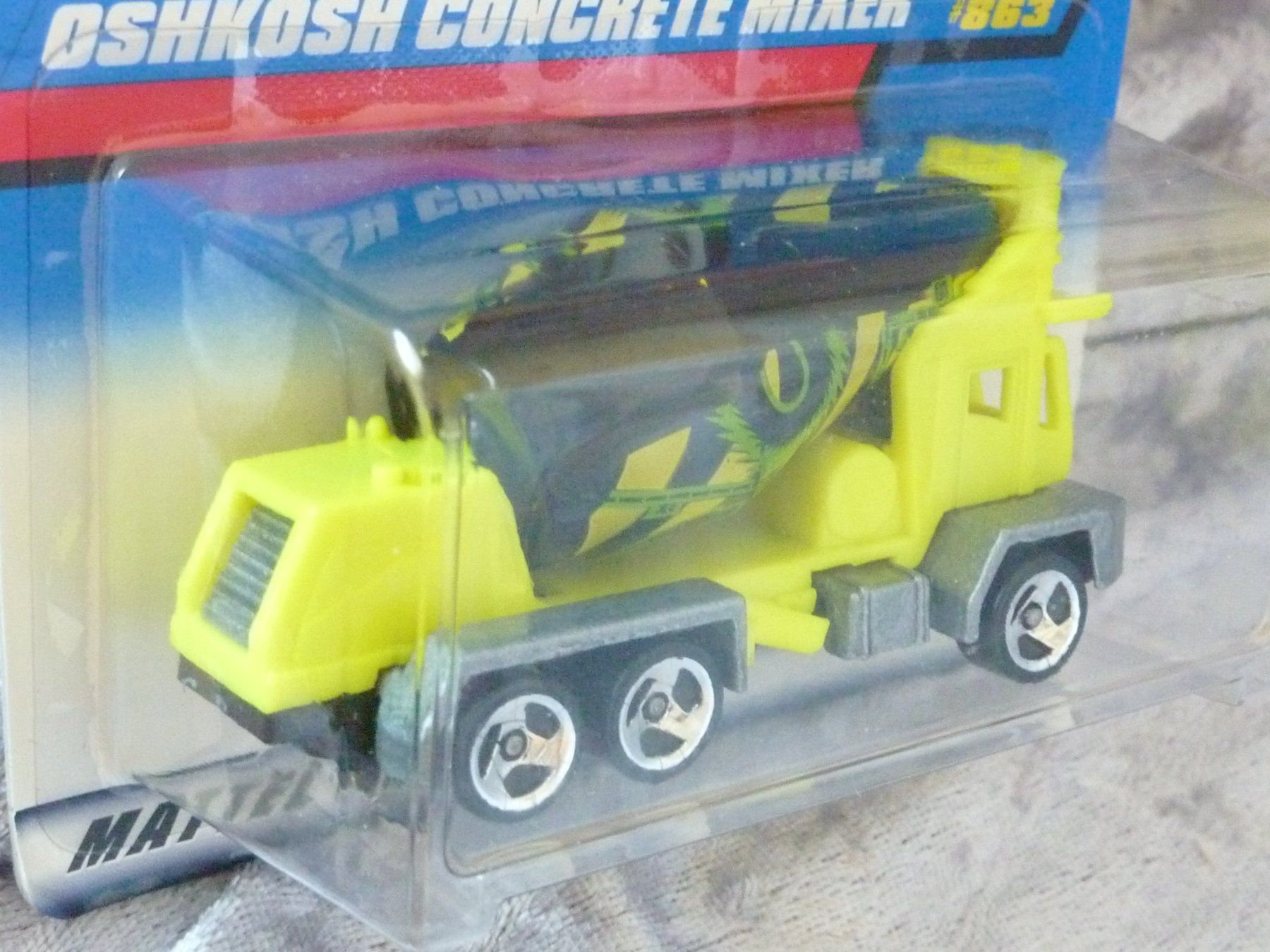 Hot Wheels Modellautos: Oshkosh Concrette Mixer  1:64 – Neu und originalverpackt aus Dürrenäsch von Cobra1ch 3