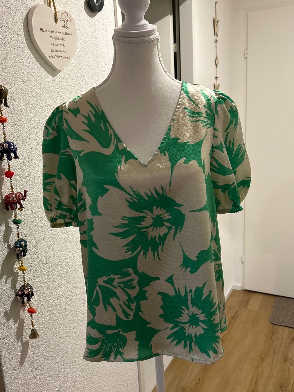 Vila Camicette: Shirt mit Blumenmuster von Vila Gr. 38 – Usato da Brunnen venduto da Nala2929 3