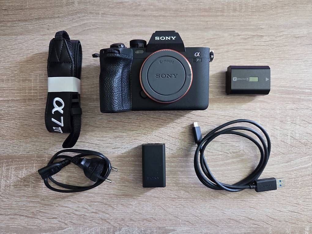 Sony Fotocamera: SONY Alpha A7 IV BODY (Shutter Count - 1850) – Usato da Dietikon venduto da Living-off-Commons