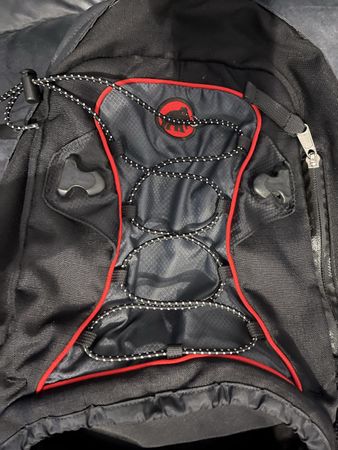 Mammut Rucksack mit Regenschutz und vielen Taschen guter Zus