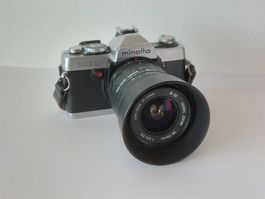 Minolta XG-1 mit Batterien und 24-70mm