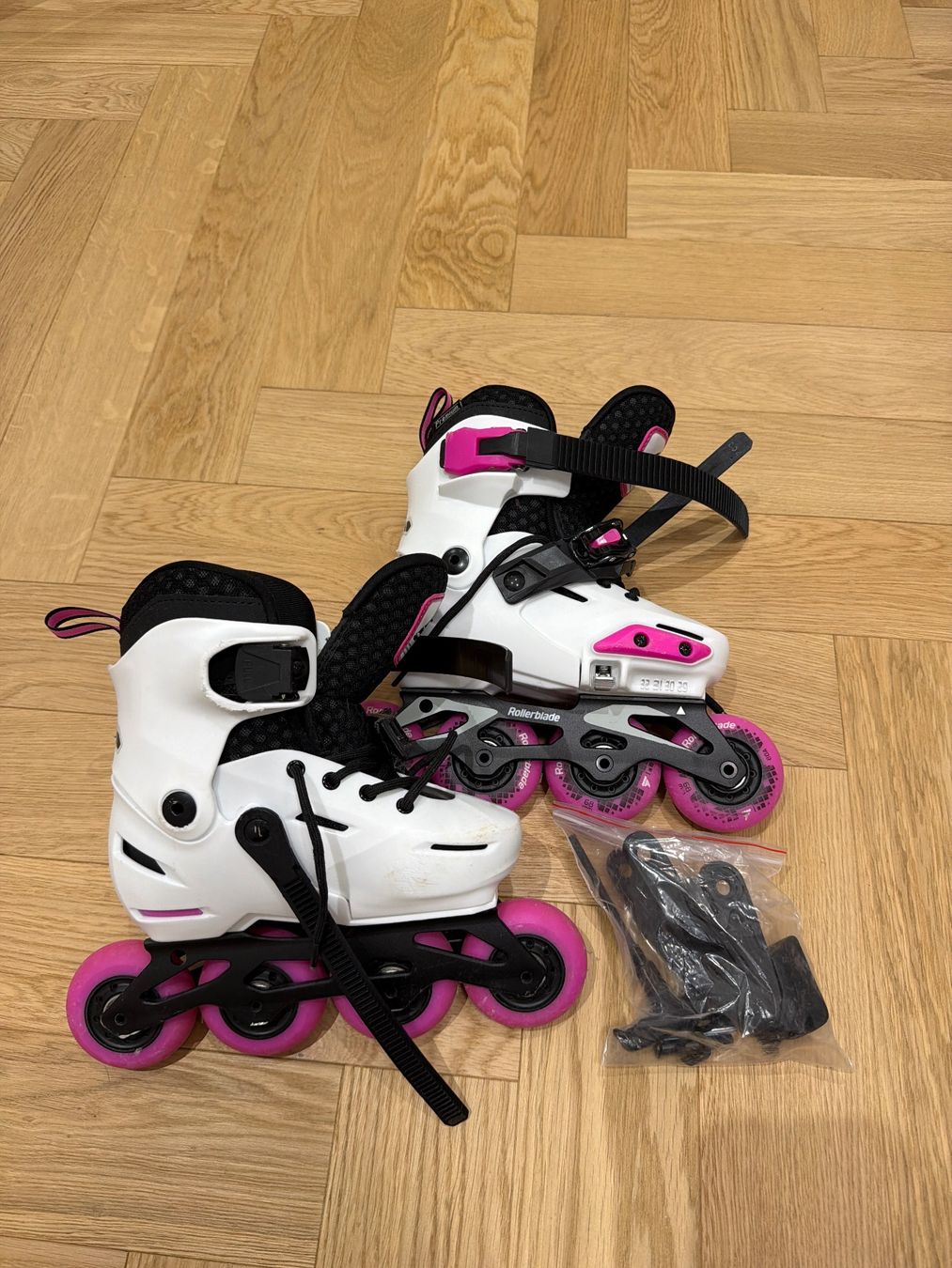 Pattini in linea & Pattini a rotelle: Inline Skates Rollerblade verstellbar Grösse 29-32 neu – Usato da Roggwil TG venduto da est_r5x7