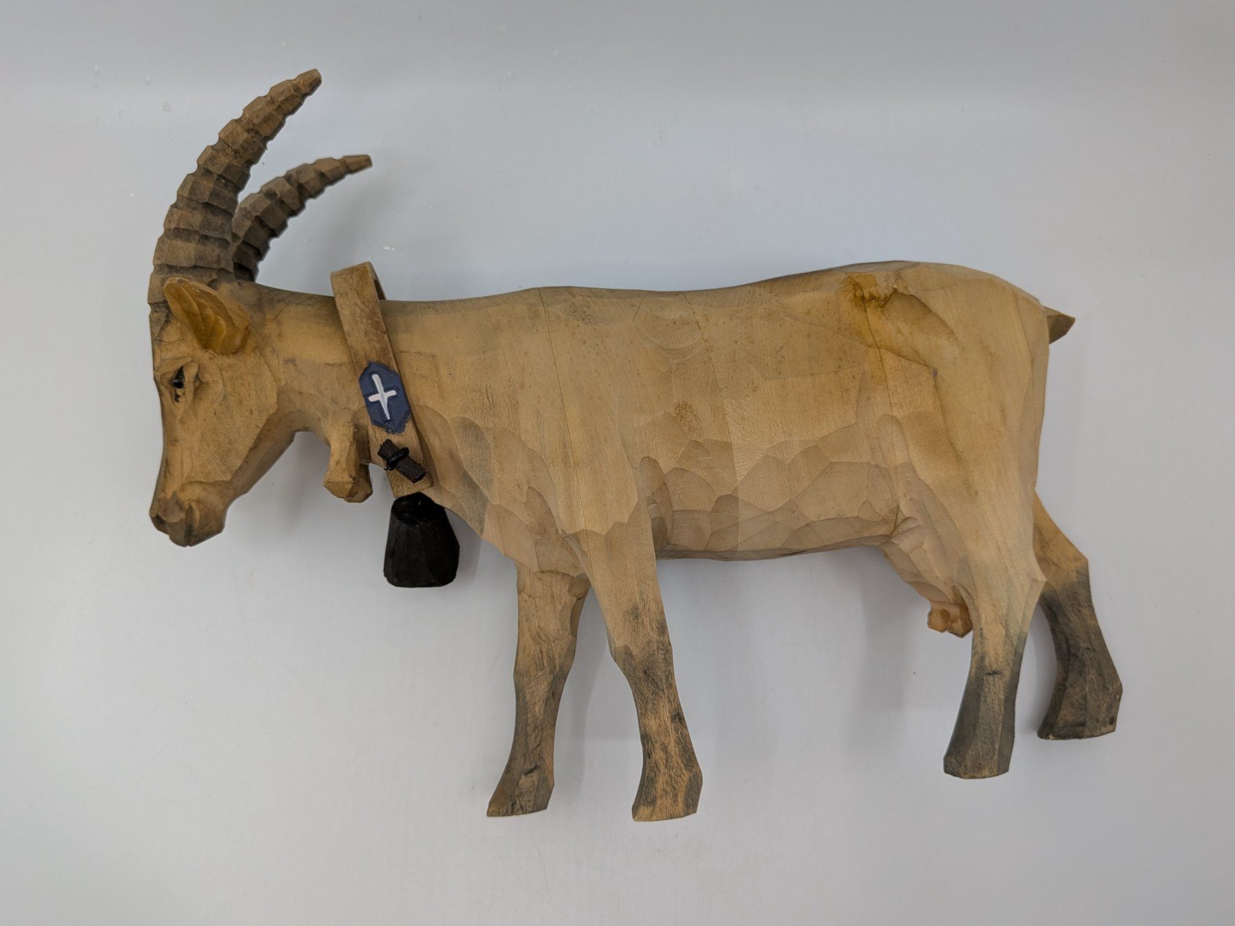 Skulpturen & Statuen: Holzfigur Steinbock oder Ziege – Gebraucht aus Emmen von magelan