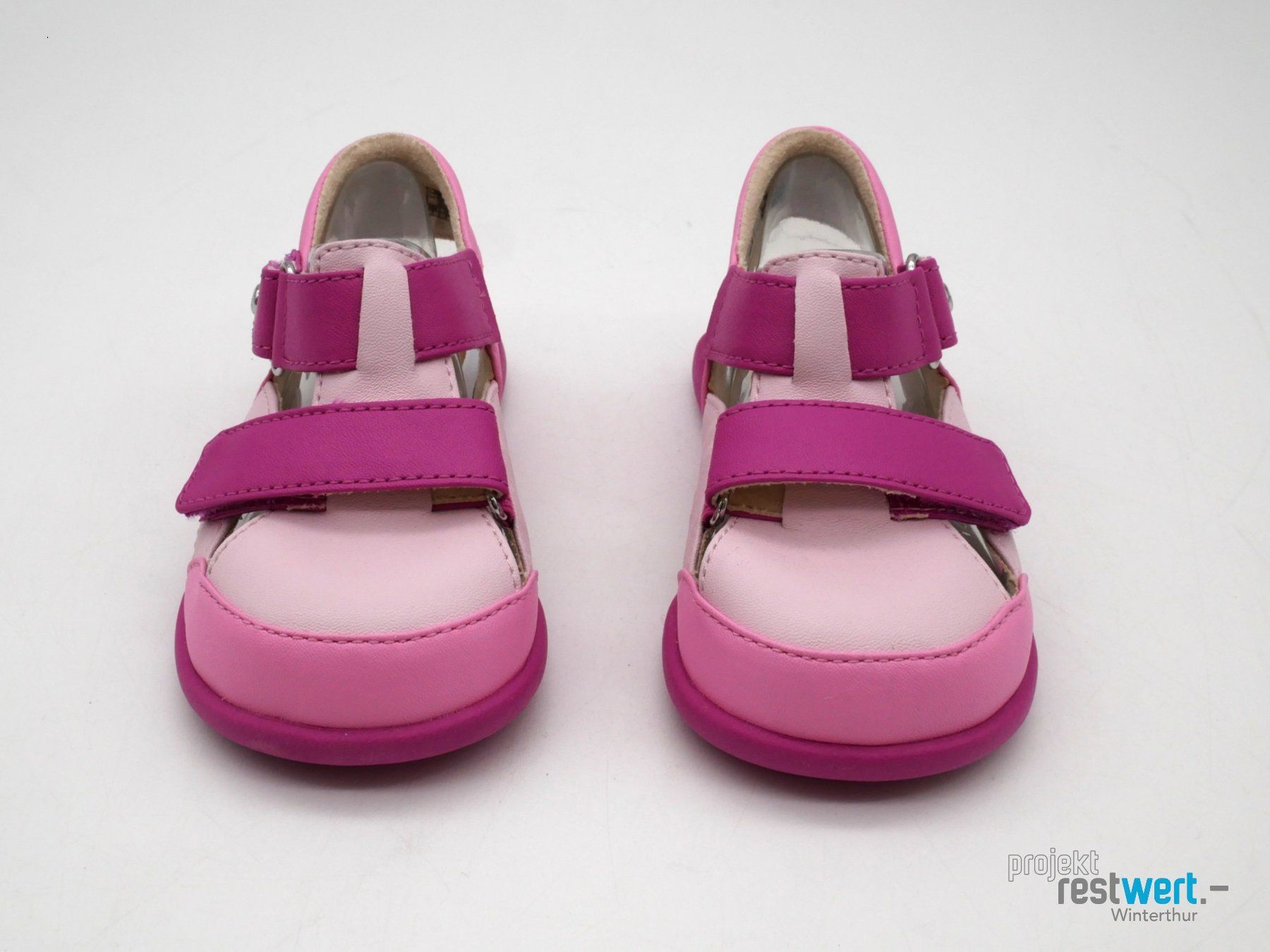 Ugg Schuhe für Mädchen: UGG Rowan Kindersandalen Gr. 23.5 – Neu (gemäss Beschreibung) aus Winterthur von Restwert_Winterthur