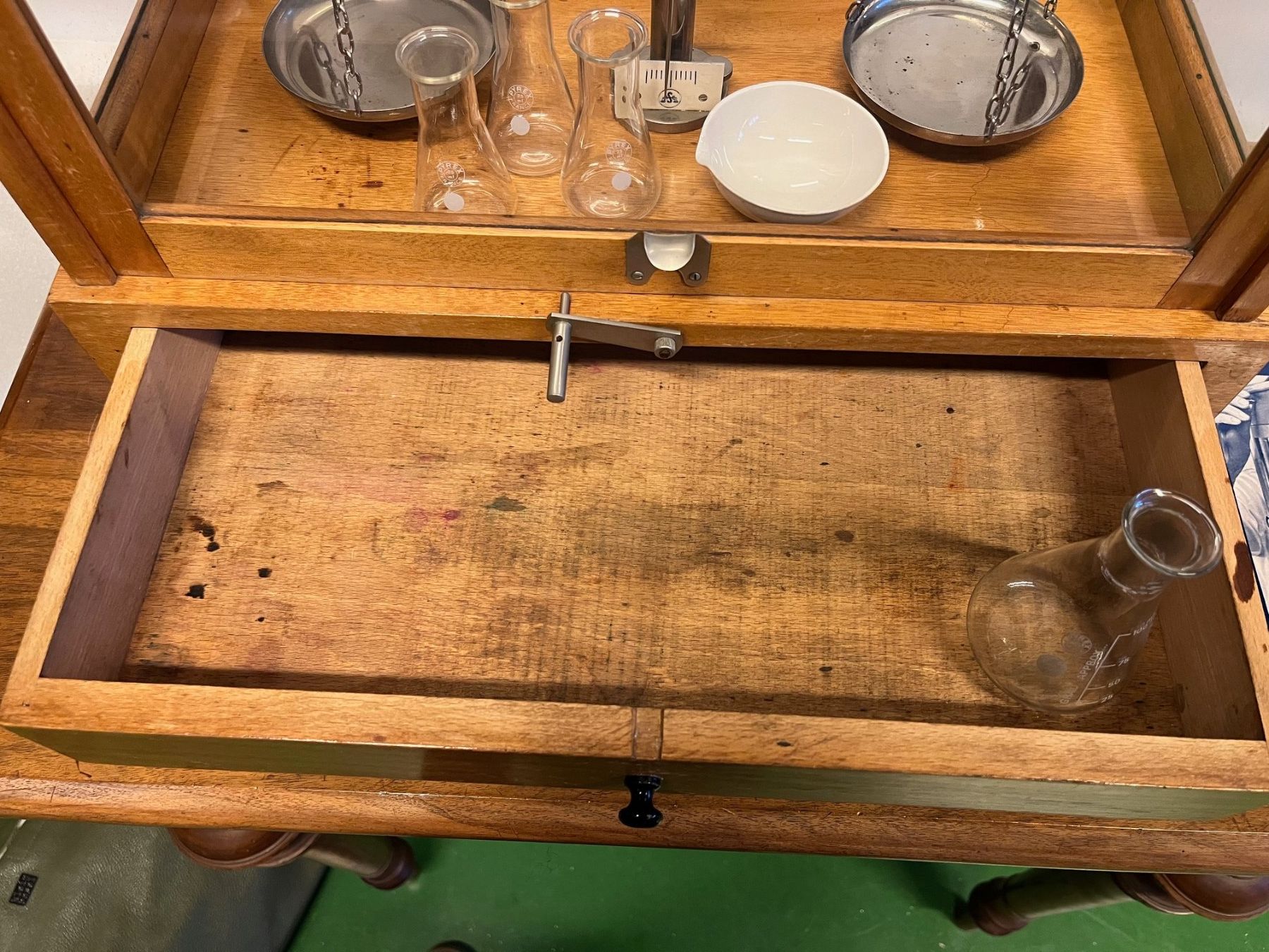 Bilance e pesi: Apothekerwaage ASE Alfred Sauter Ebingen – Usato da Laufen venduto da Nuria44 4