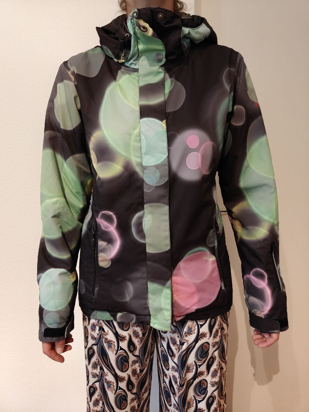 Jacken: Skijacke Roxy schwarz bunt Gr. M – Gebraucht aus Olten von Edelw1ss