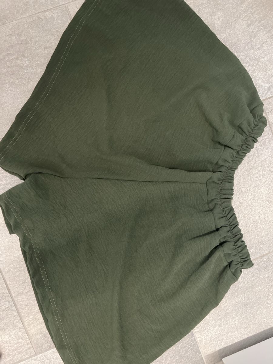 Hosen: Pantaloncini NUOVI e freschi  – Neu (gemäss Beschreibung) aus Breganzona von Lorcary 1