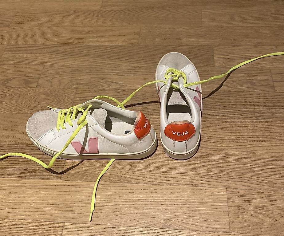 Schuhe für Mädchen: Veja Turnschuhe Grösse 36 – Gebraucht aus Volketswil von Britt_2022