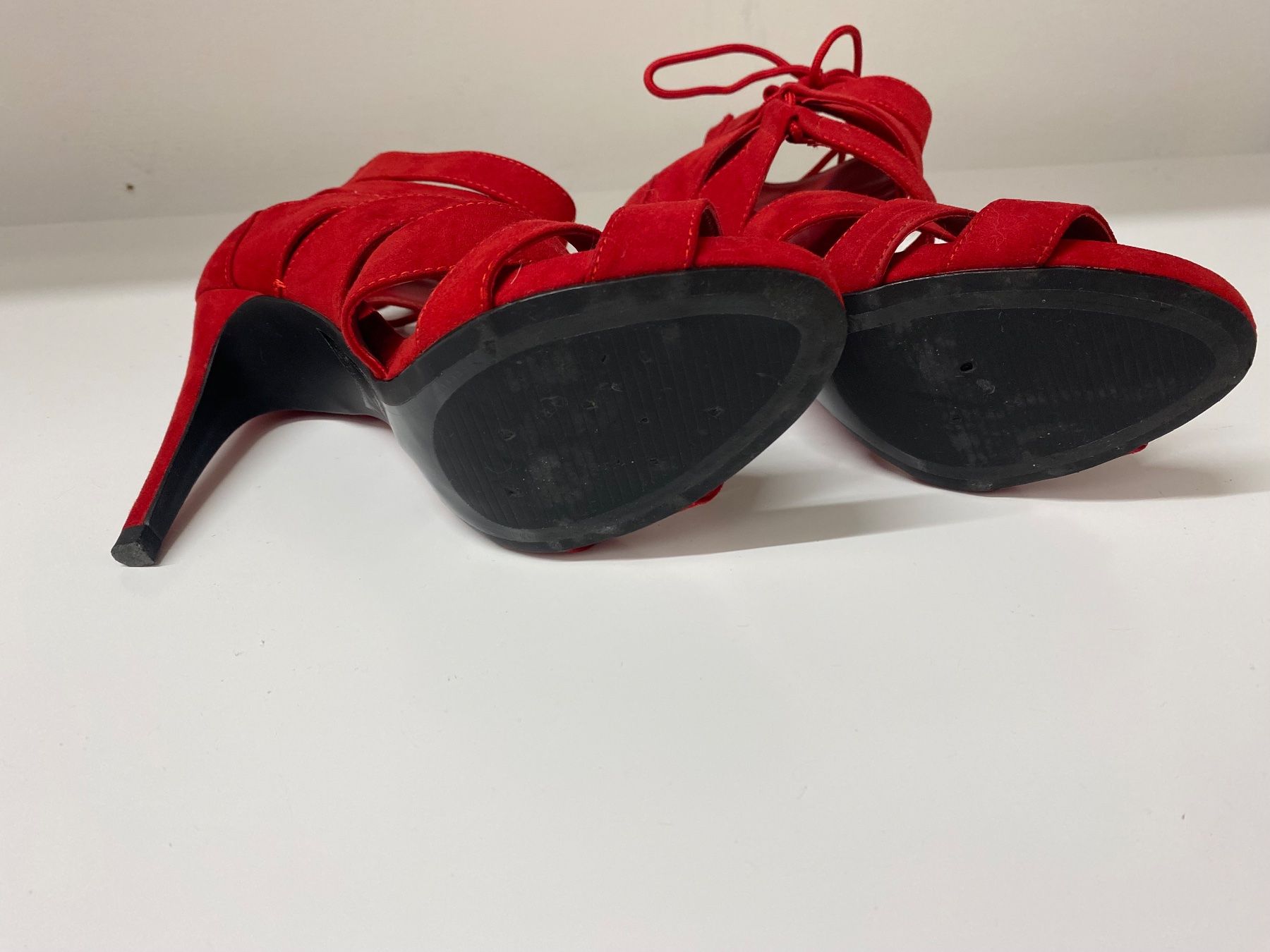 Bershka Damenschuhe: Bershka Pumps aus rotem Wildleder Größe 37 – Gebraucht aus Miécourt von Dinedine9494 4
