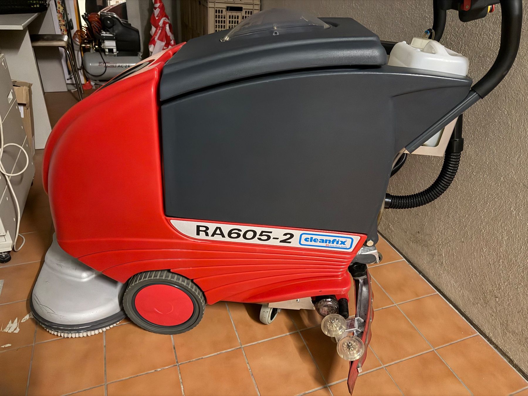 Cleanfix Tutte le macchine: Autolaveuse cleanfix RA605-2 – Usato da Remaufens venduto da Inaro21 2
