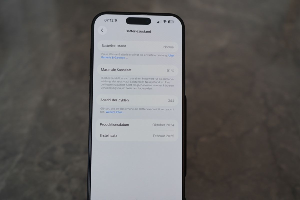 Apple Handys / Smartphones: iPhone 16 Pro Max black titanium guter Zustand – Gebraucht aus Kradolf von mel_9bp5 5