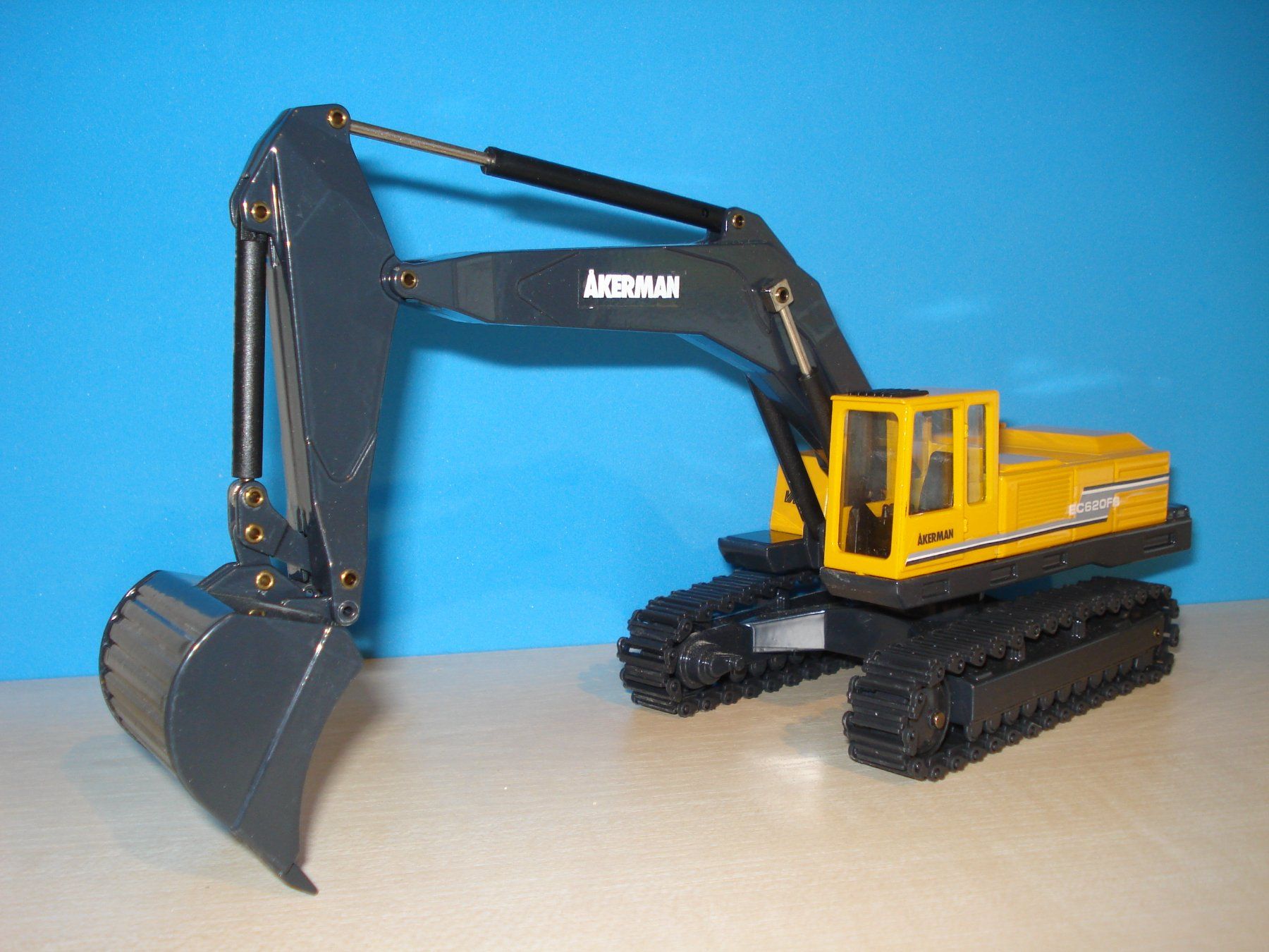 Joal Kits de montage: AKERMAN EC 620 FS Raupenbagger – D'occasion à Mitlödi par worker04