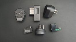 Verschiedene Adapter für Telefonsteckdosen