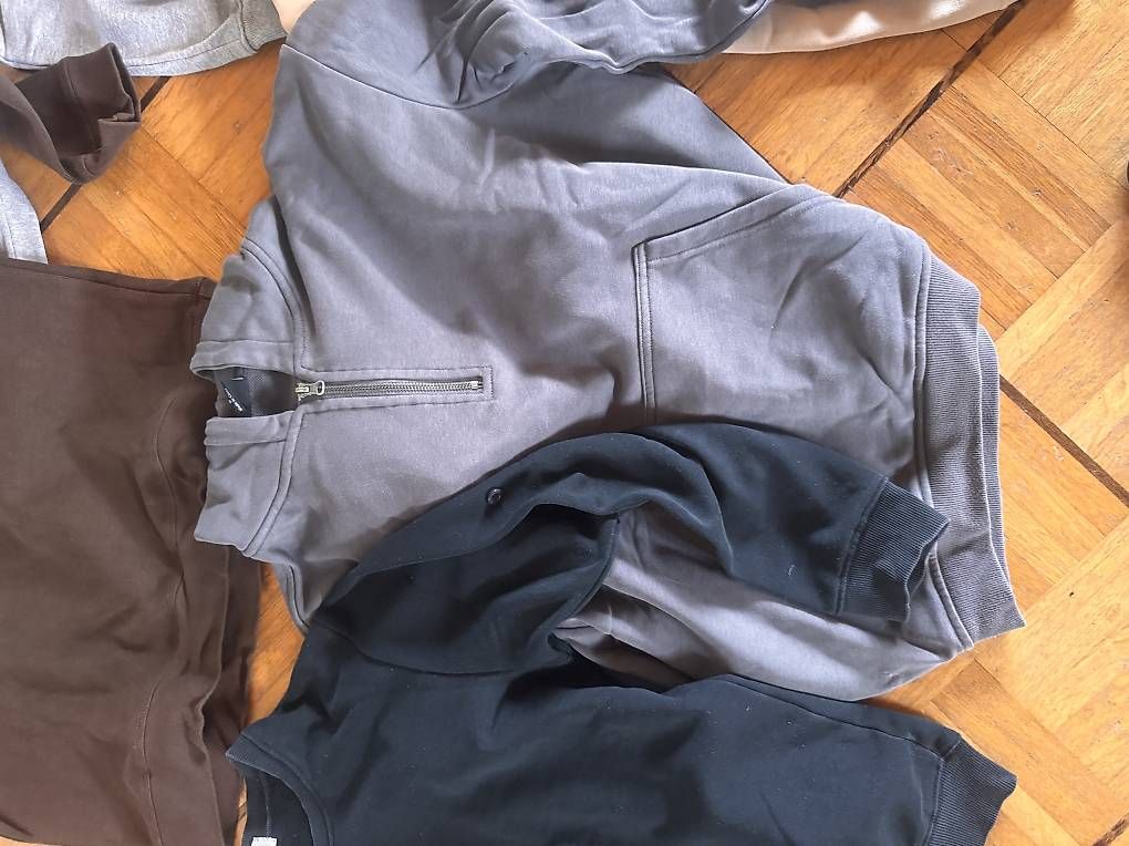 Maglioni & Felpe: Diverse Hoodies Grösse xs/ s – Usato da Pfeffikon LU venduto da jer_c5q7 3