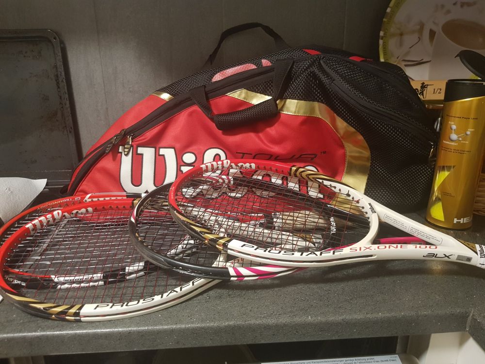 Roger Federer signé Wilson 4 raquettes sac et tennis balls (Gebraucht) in Essertes für CHF 100