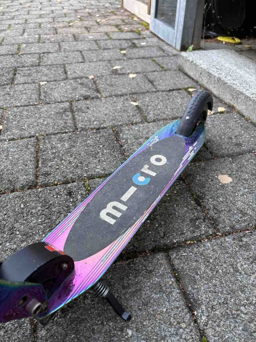 Micro Kickboard: Micro Sprite LED Kickboard, Rainbow, Foldable, Used – Usato da Unterseen venduto da baciren 1
