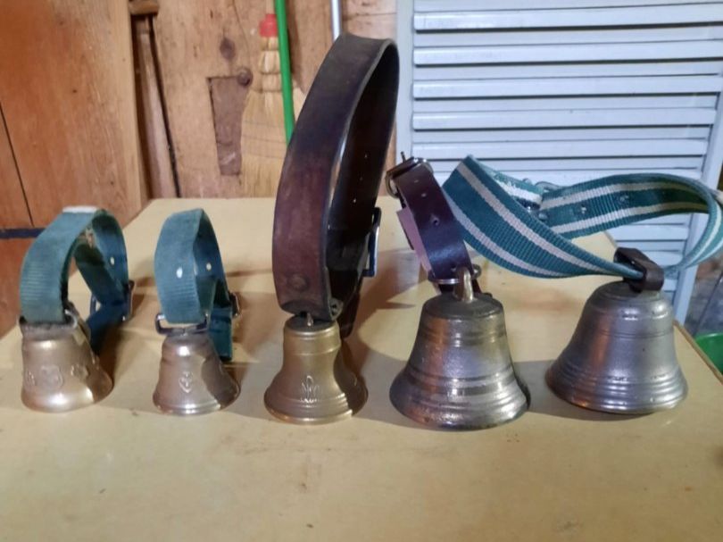 Glocken & Treicheln: Ziegen oder Schafglocken – Gebraucht aus Charmey (Gruyère) von Balinea